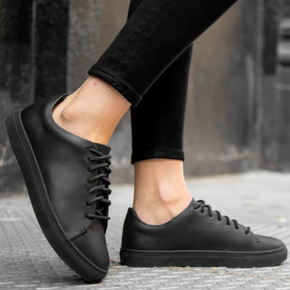 Women's Premier Low Top water resistant Heritage Leather Black Vachetta size 7.5